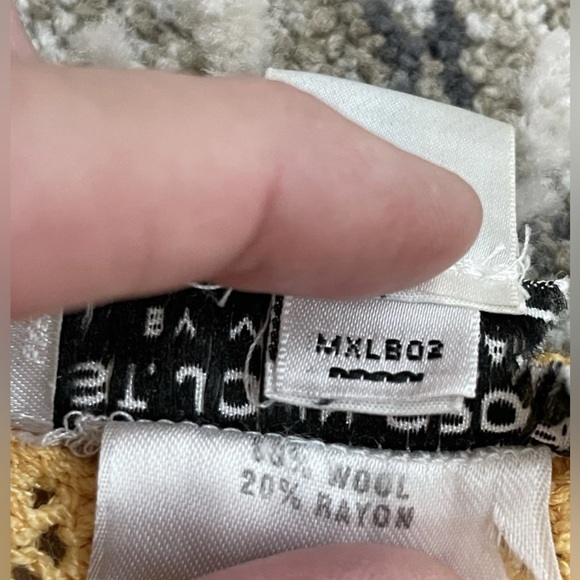 St. John Sport Wool Blend Open Knit Tank Top Size S Sleeveless Golden Yellow - Picture 5 of 8